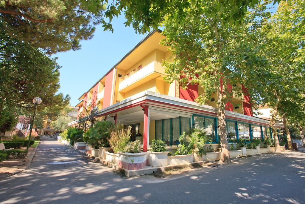 Hotel Residence Elisabetta Cesenatico Eksteriør billede