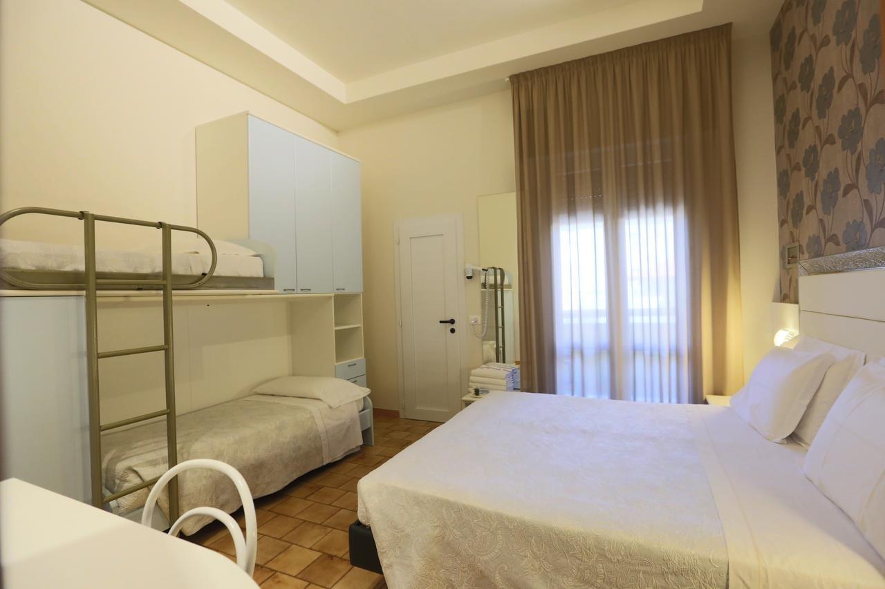 Hotel Residence Elisabetta Cesenatico Eksteriør billede