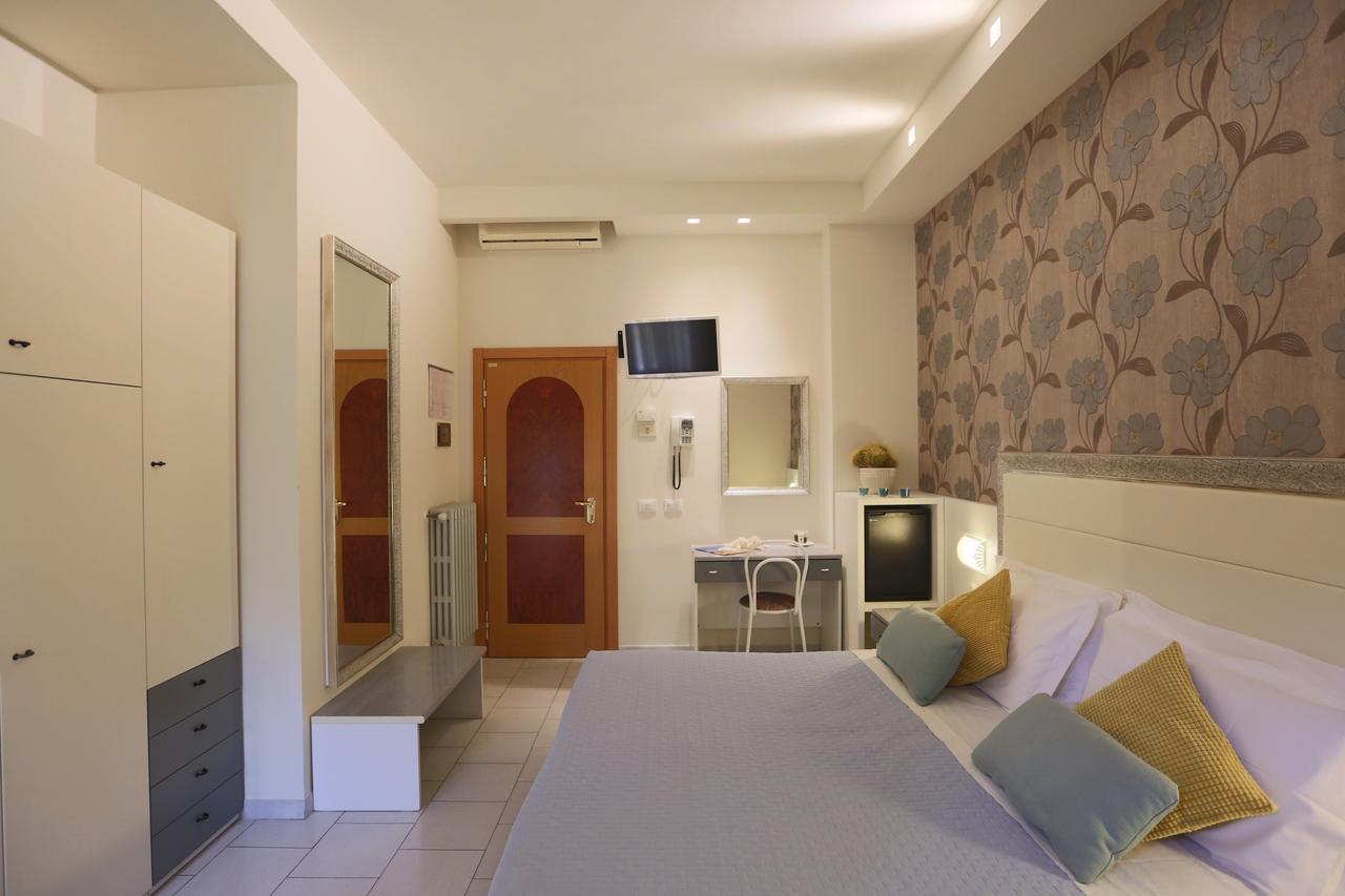 Hotel Residence Elisabetta Cesenatico Eksteriør billede
